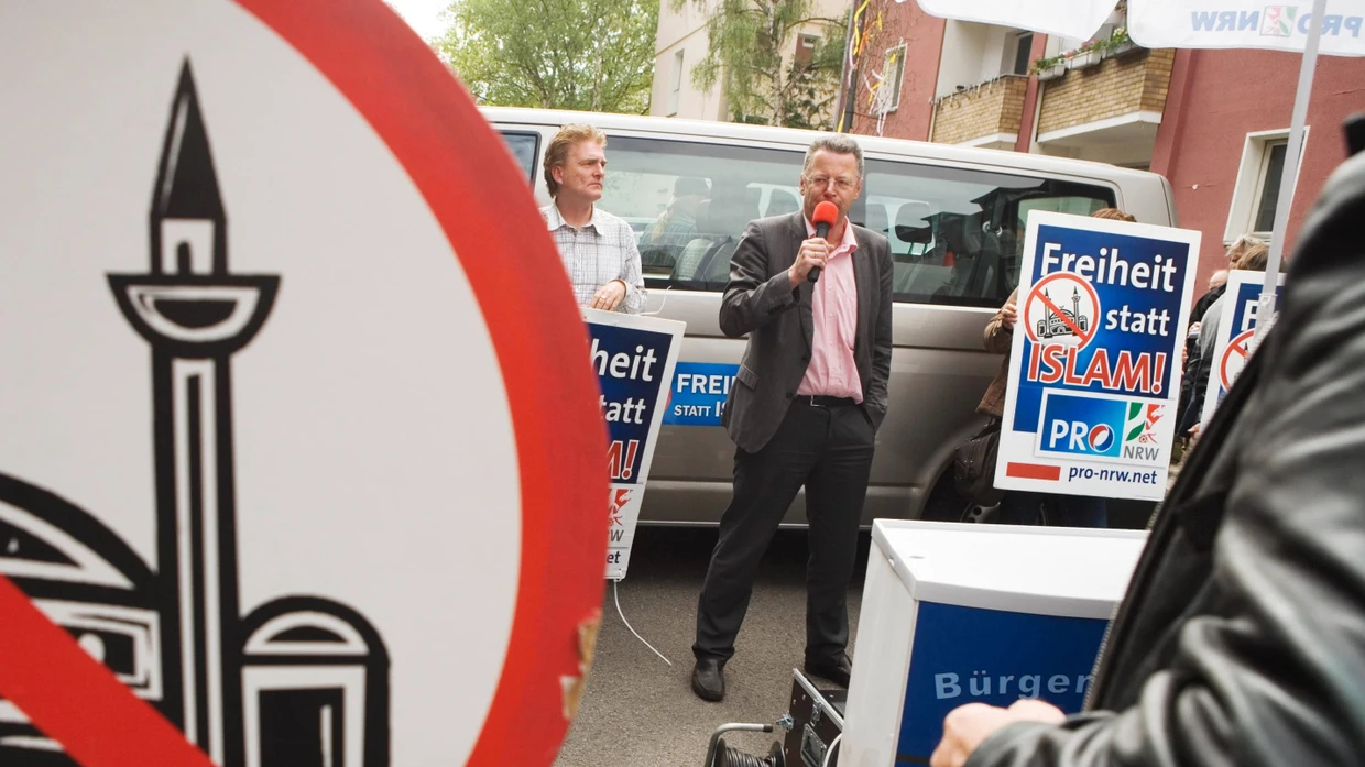 Die Ermittler haben offenbar einen Anschlag auf den Vorsitzenden der rechtsextremistischen Partei ProNRW, Markus Beisicht, verhindert