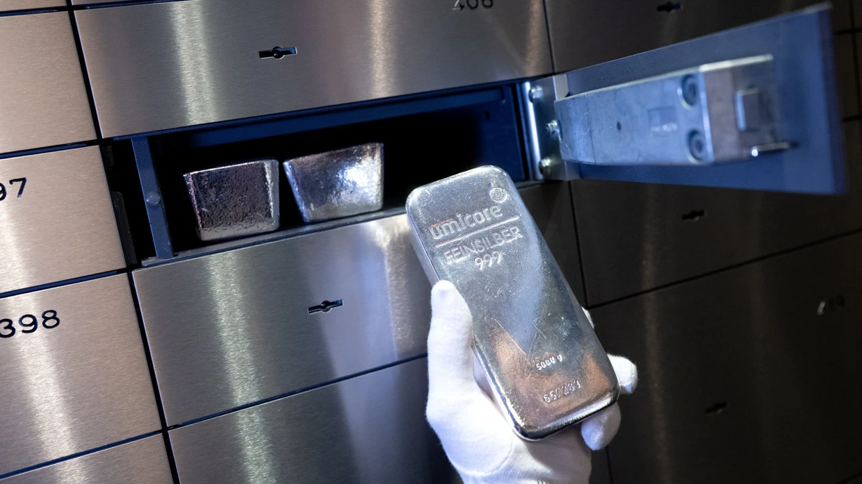 Finest Silver: A silver bar in the locker of a vault.