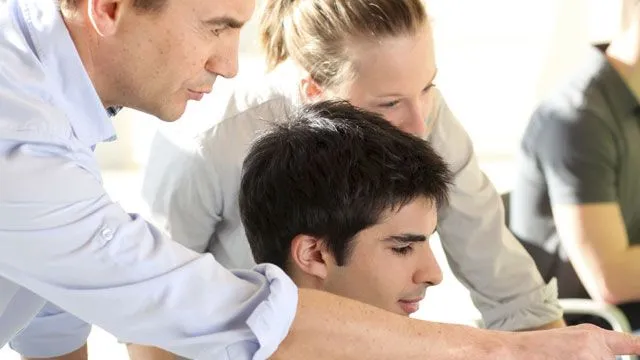 Trainee oder Direkteinstieg? Wer lernt wo am meisten?