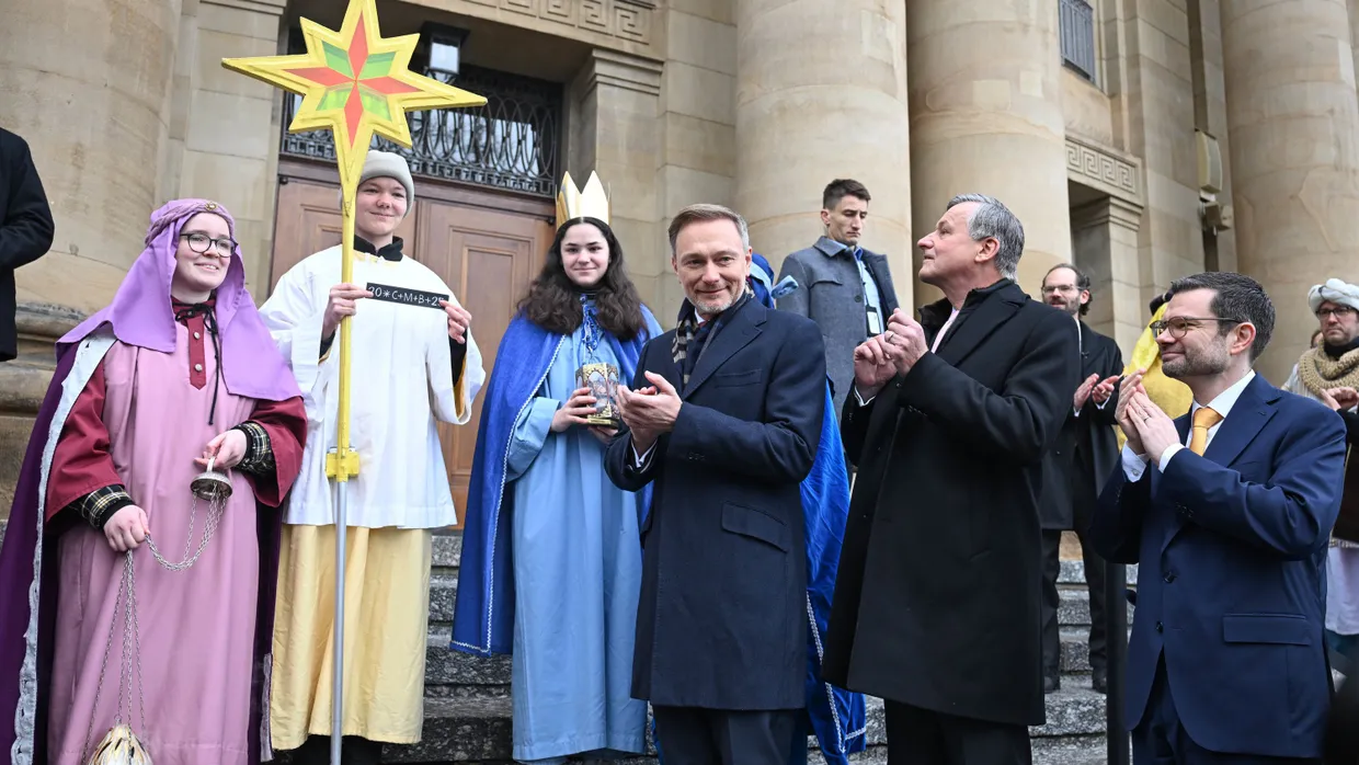 Der FDP-Vorsitzende Christian Lindner, der baden-württembergische Landesvorsitzende Hans-Ulrich Rülke und Generalsekretär Marco Buschmann beim traditionellen Dreikönigstreffen der Liberalen