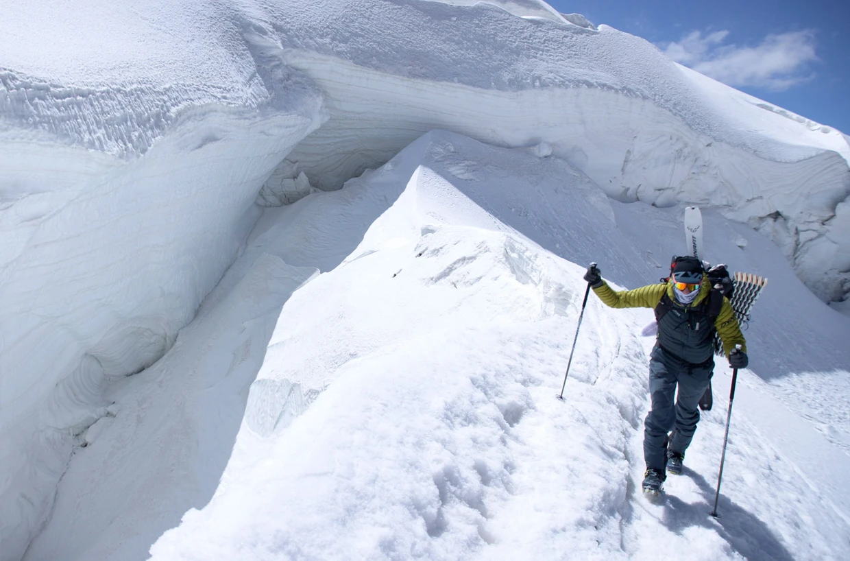 Extrembergsteiger Benedikt Böhm bei der Besteigung des Mustagh Ata in China.