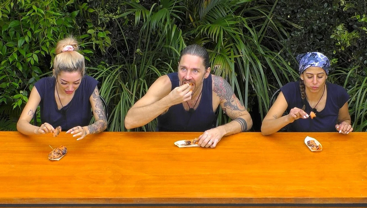 Bei der Dschungelprüfung: Ariel, Gil Ofarim und Eva Benetatou