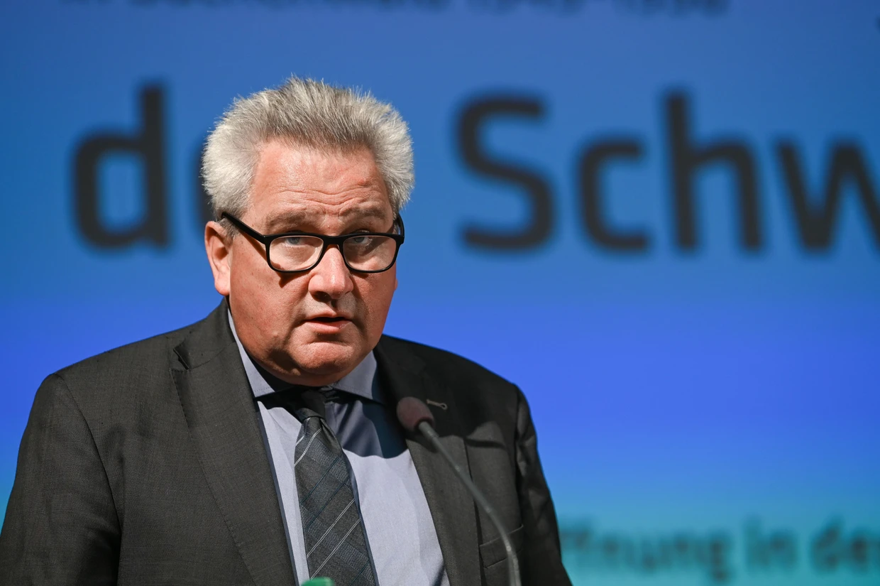 Jens-Christian Wagner, Direktor der Gedenkstätten Buchenwald und Mittelbau-Dora, im September 2025 auf einer Gedenkveranstaltung im ehemaligen Konzentrationslager Buchenwald.