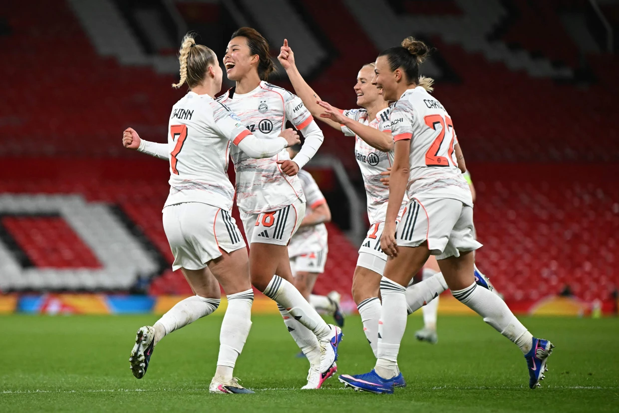 Der X-Faktor: Tanikawa jubelt über ihr Tor in Manchester.