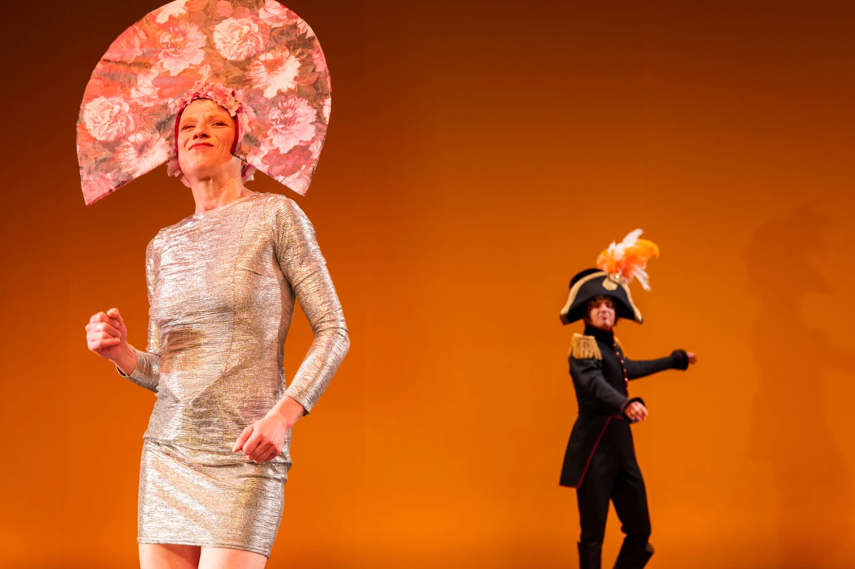 Bettina Schneider und Nils Hummel in „Krieg und Frieden“ in Magdeburg