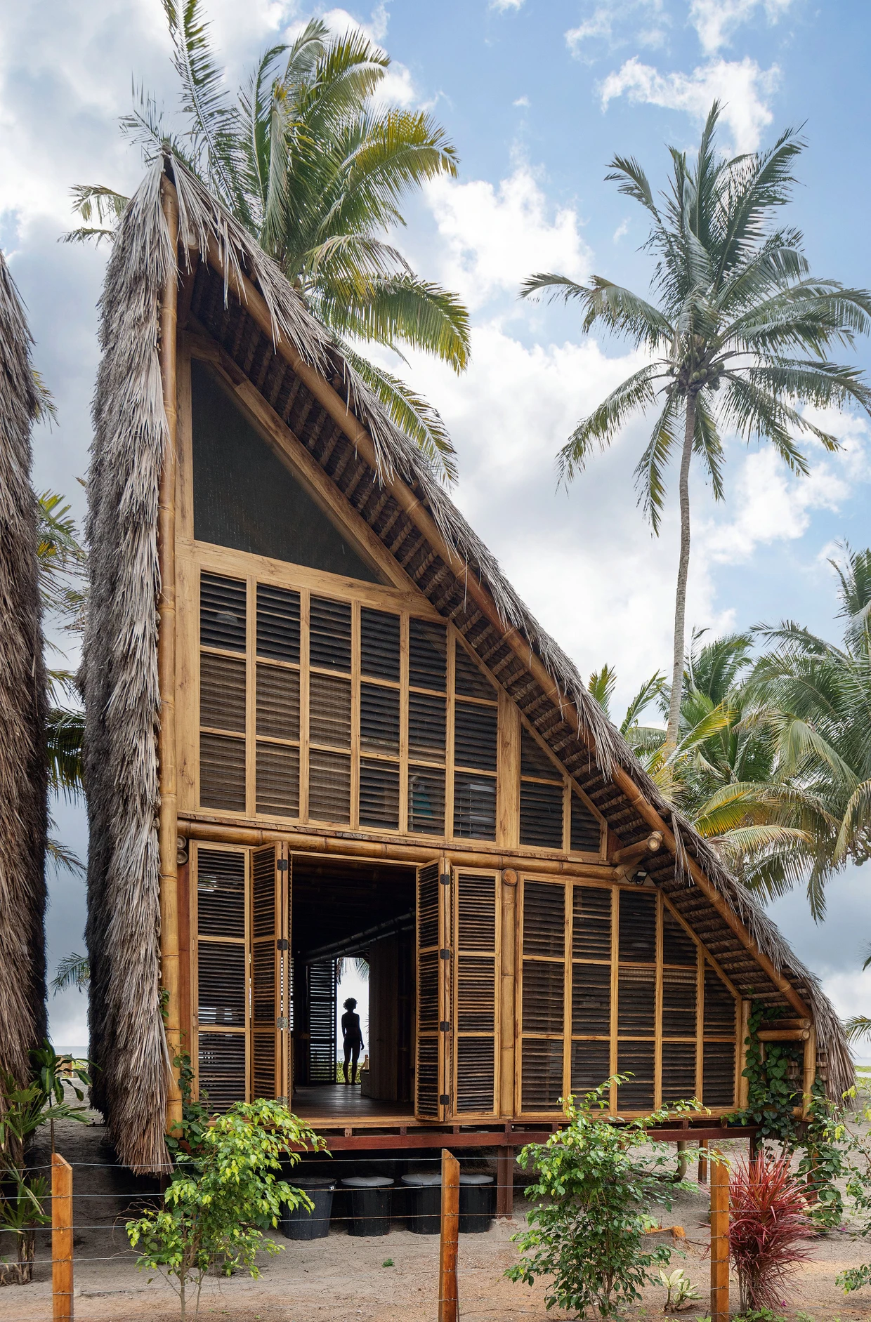 „Toquilla Houses“ auf der Insel Portete in Ecuador