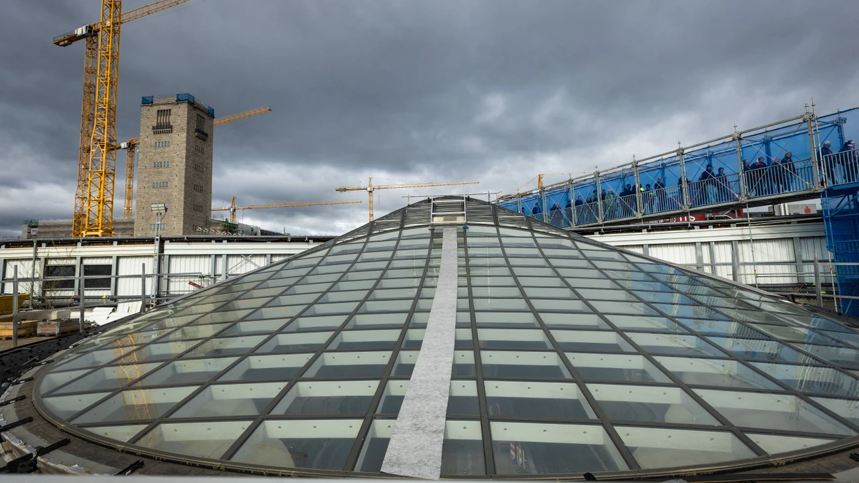 Schlechte Stimmung: Wolken ziehen über einen Teil der Stuttgart 21 Baustelle hinweg.