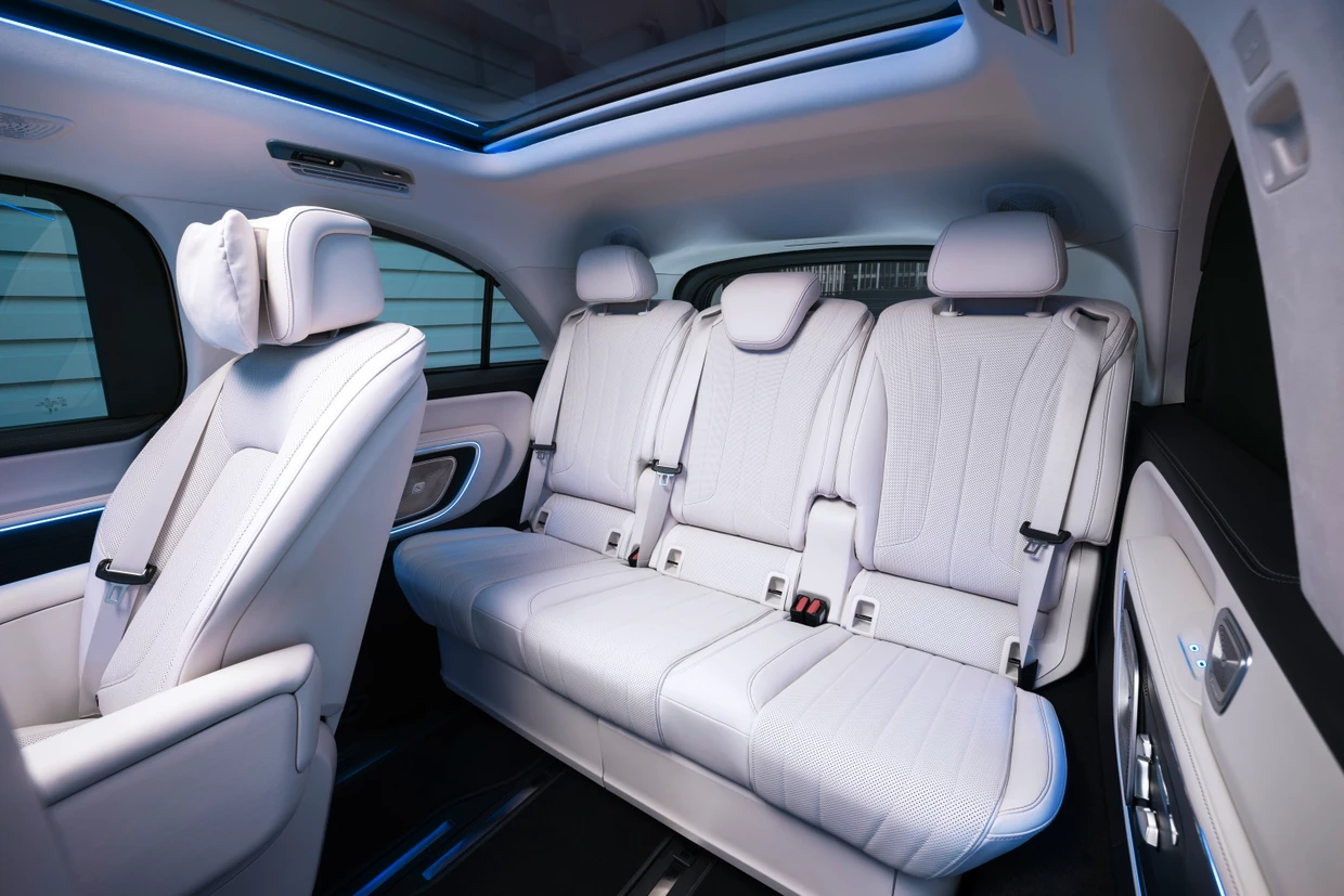 Symbiose zwischen einer Limousine und einem MPV