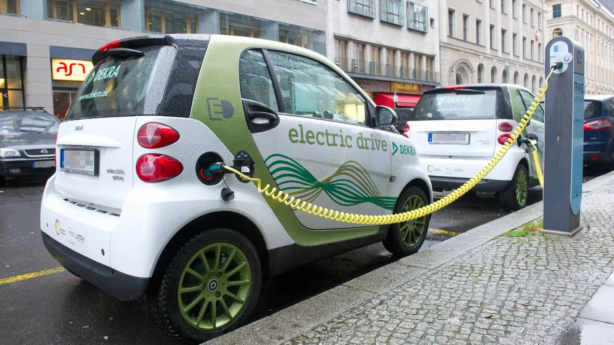 2020 sollen nach dem Willen der Regierung eine Million E-Autos auf Deutschlands Straßen unterwegs sein.