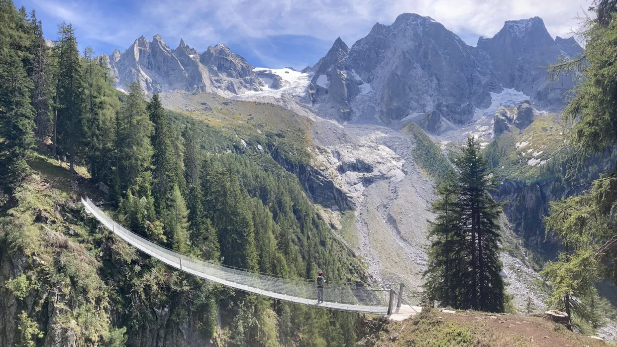 Der Piz Cengalo ist derzeit ruhig. Doch im Tal schließt niemand aus, dass der 3369 Meter hohe Berg wieder in Bewegung gerät.