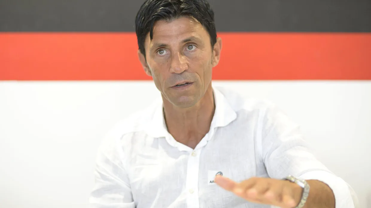 Alles im Lot? Vor Sportdirektor Bruno Hübner und der Eintracht steht auf jeden Fall eine ganz schwierige Saison.