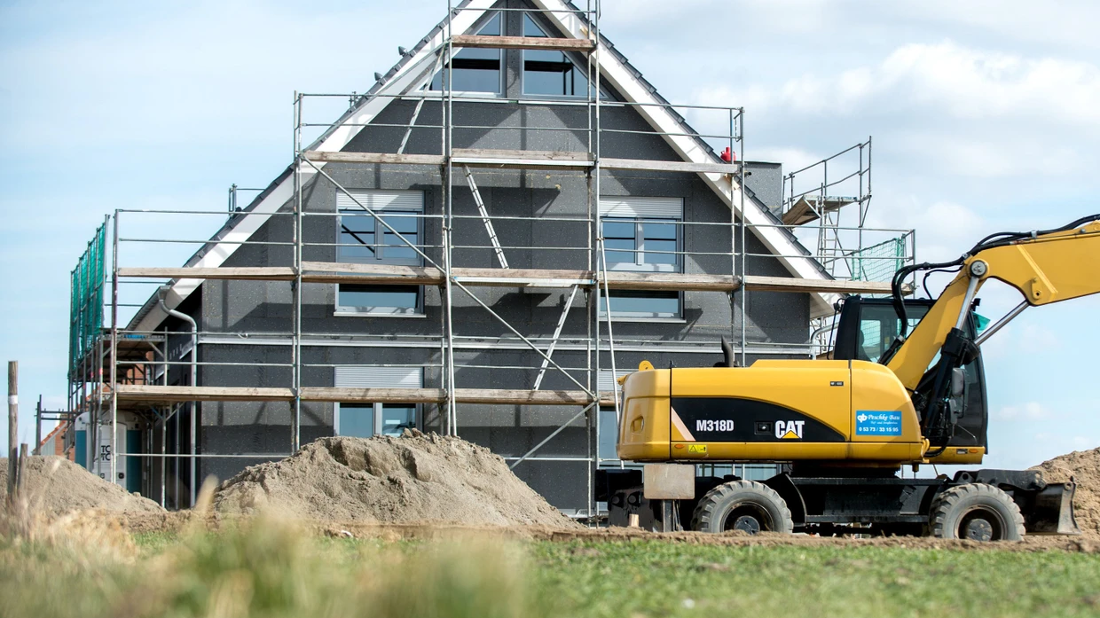 Wer sich bisher kein Eigenheim leisten kann, für den kann das Erbbaurecht interessant sein.