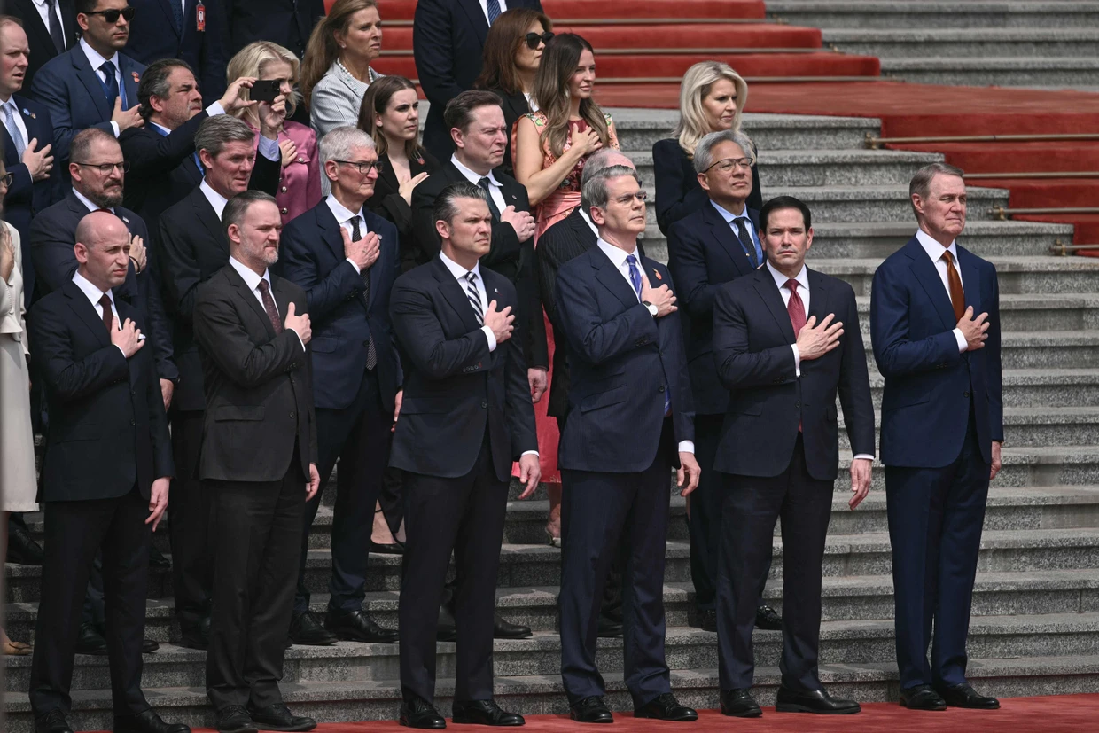Die US-Delegation während der Zeremonie vor der Großen Halle des Volkes in Peking