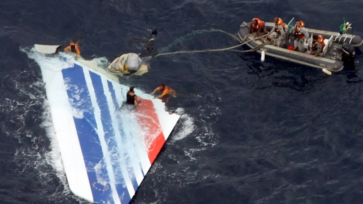 Fast 14 Jahre nach dem Absturz des Flugzeugs zwischen Rio de Janeiro und Paris wird ein Urteil gegen Air France und Airbus erwartet.