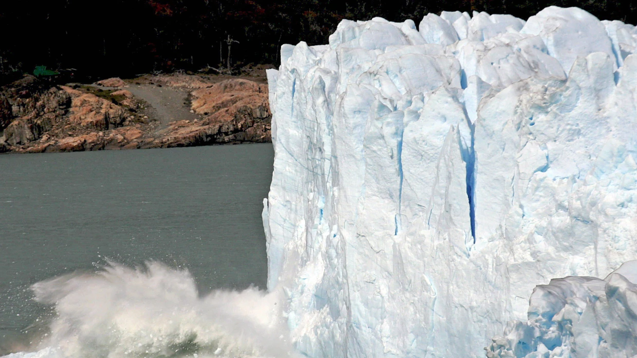 Gletscher schmelzen und brechen: Der Klimawandel findet statt