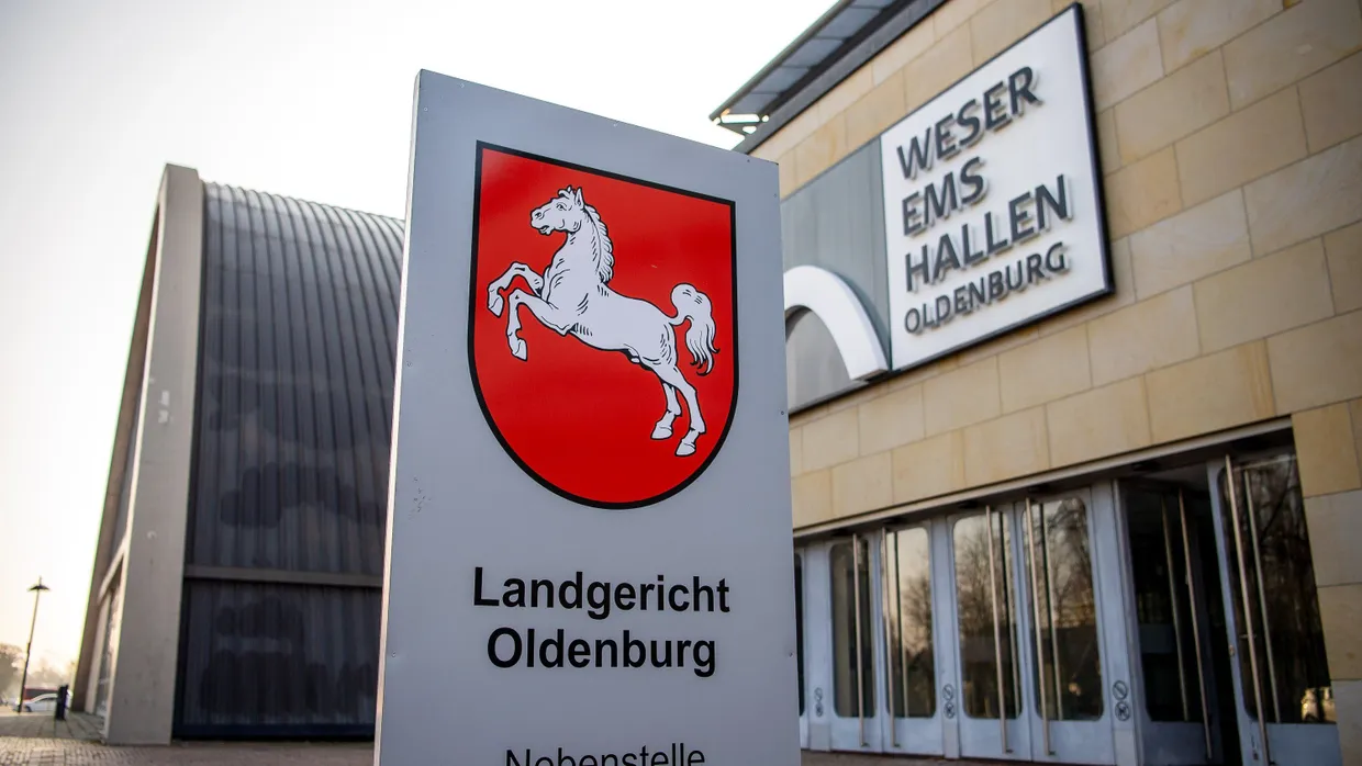 Wegen der Mordserie des ehemaligen Krankenpflegers Niels H. müssen sich Verantwortliche und Mitarbeiter der Kliniken Oldenburg und Delmenhorst vor Gericht verantworten