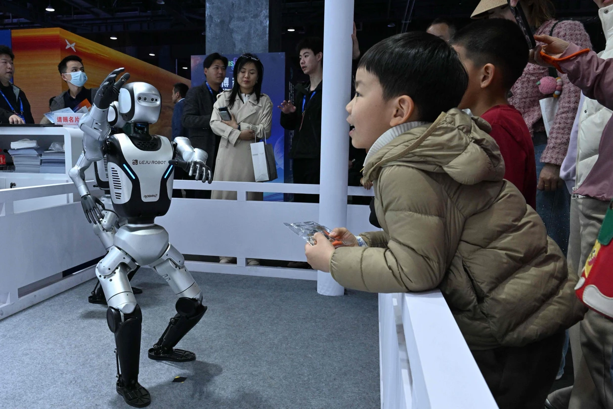 Stark in Ingenieurswissenschaften: Roboter der Firma Leju Robotics beim Beijing Sci-Fi Carnival am 28.3.26.