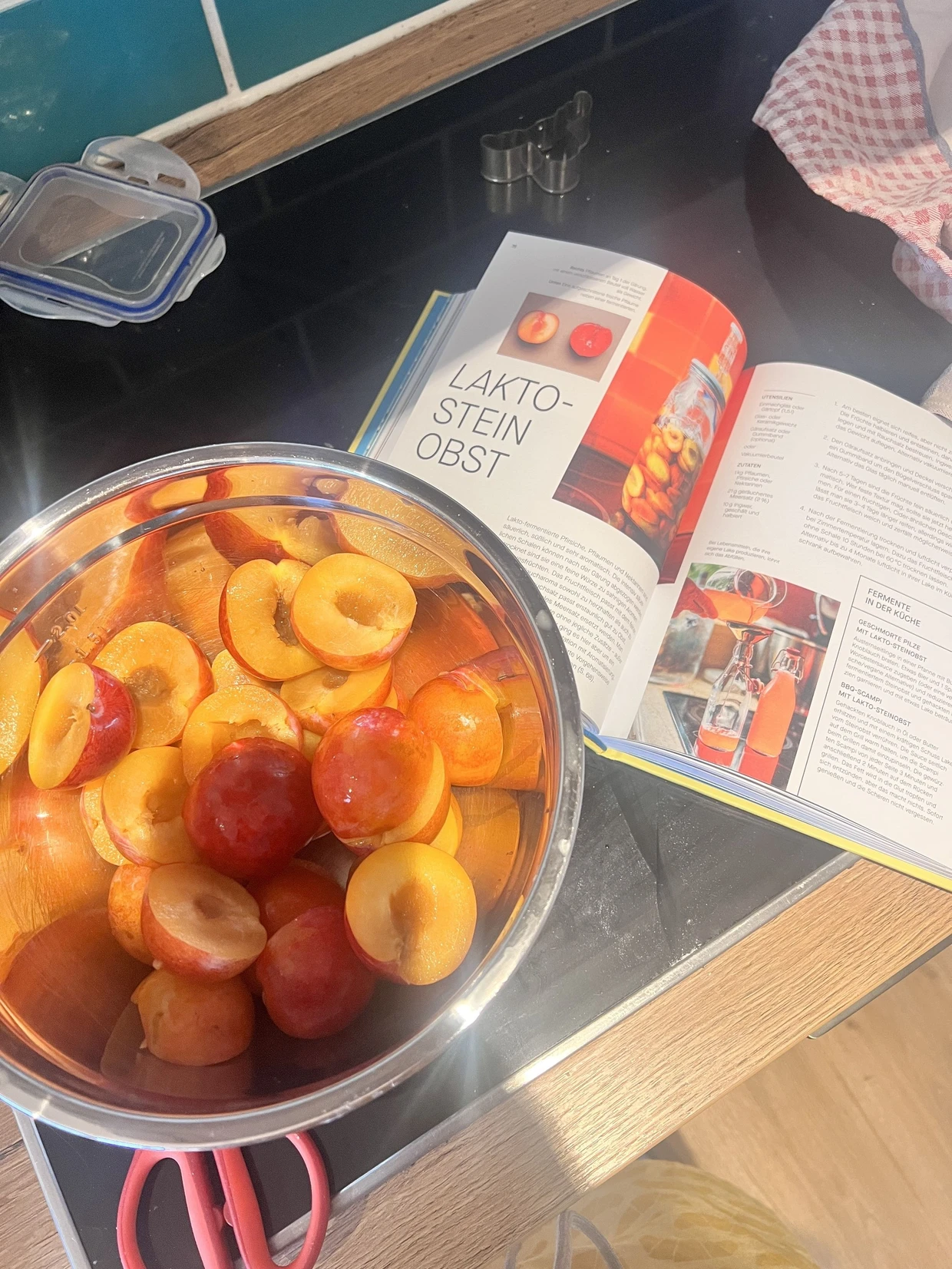 Die frischen Pflaumen vor dem Vakuumieren