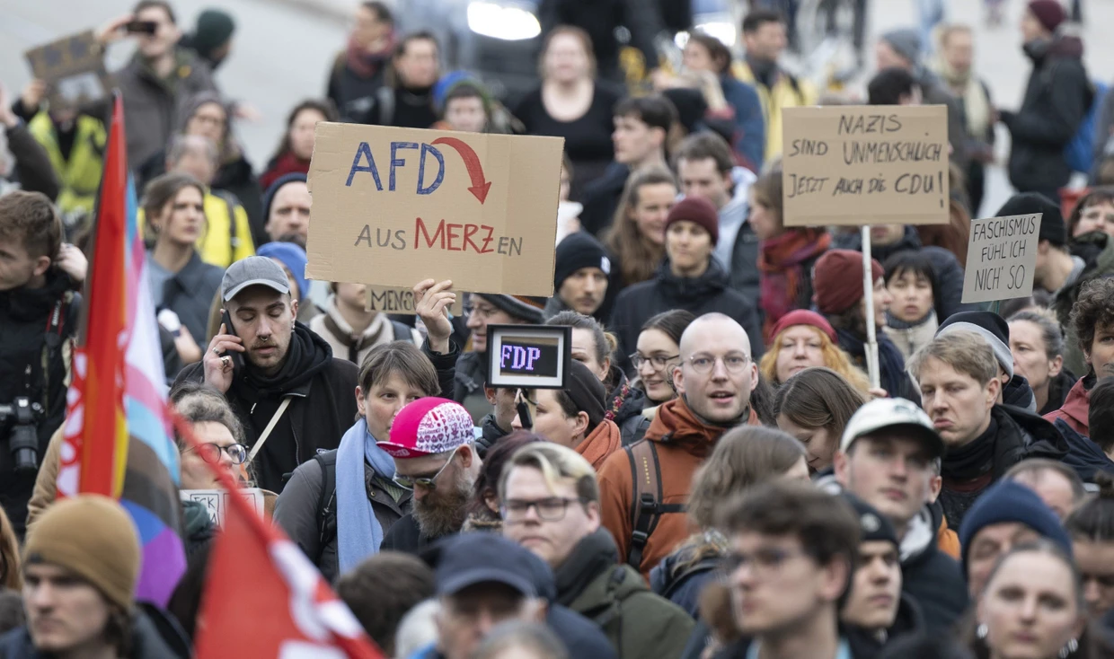 Im Zuge der Migrationsabstimmungen gingen viele Menschen auf die Straße