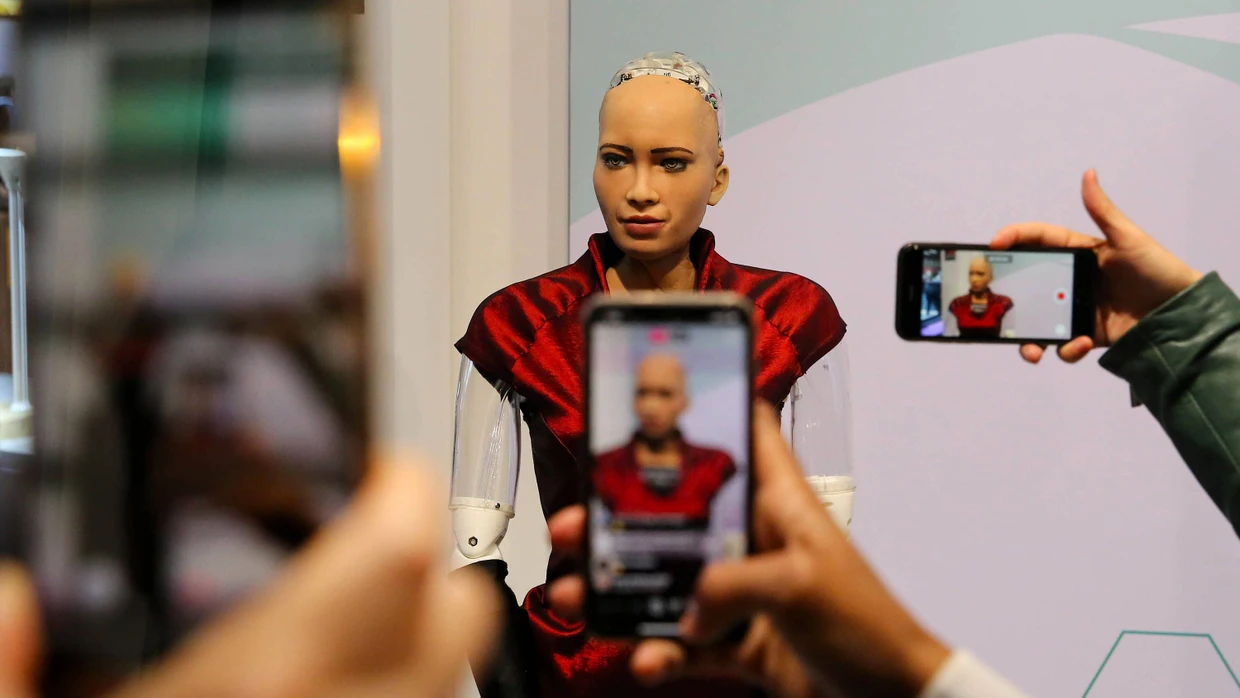 Knstliche Intelligenz: Interview mit Roboter Sophia | FAZ