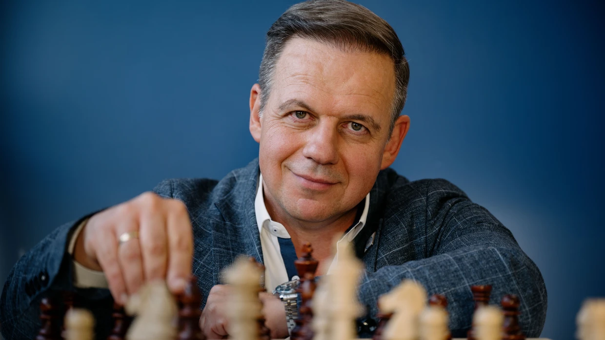 „So eine Partie ist gleichermaßen eine mentale und eine körperliche Belastung“: Igor Grinberg, 50 Jahre, ist Abteilungsleiter Schach bei Makkabi Frankfurt.