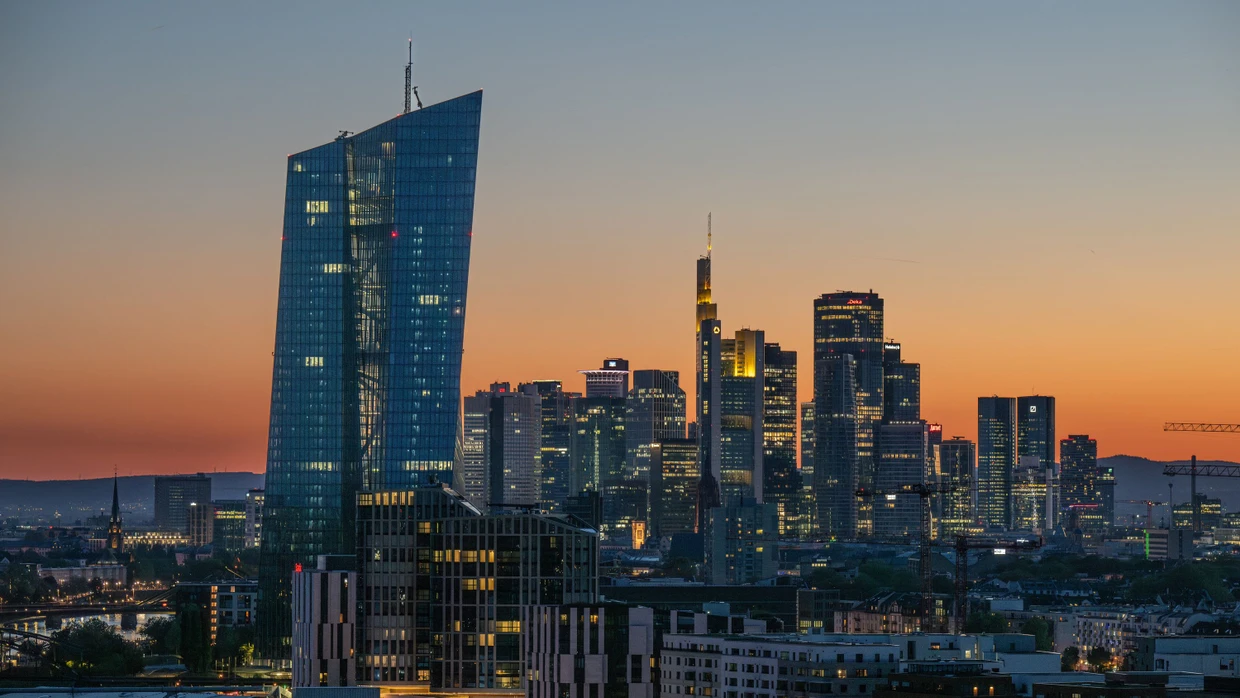 Anleger, die Aktienkäufe mit Kredit finanzieren, geraten unter Druck, wenn die Aktienkurse fallen. Dann können sie sogar zu Notverkäufen gezwungen sein, wenn Banken und Broker ihre Lombardkredite zurückwollen.