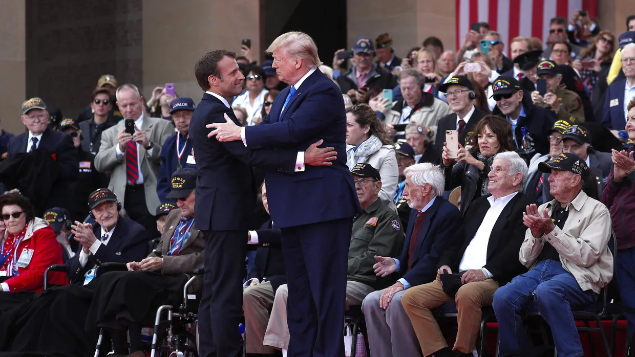 Frankreichs Präsident Emmanuel Macron mit dem amerikanischen Präsidenten Donald Trump während der Feierlichkeiten zum 75. Jahrestag des D-Days