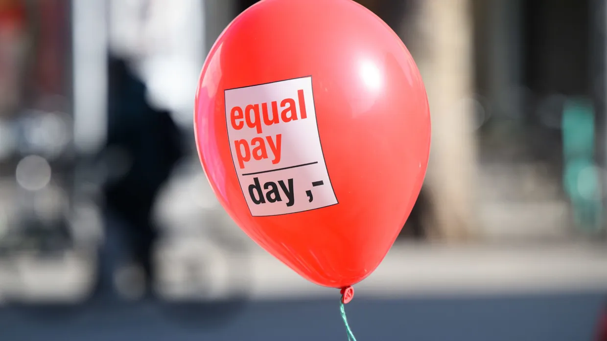 Der Equal Pay Day am 07. März soll auf die Lohnlücke zwischen Frauen und Männern aufmerksam machen.