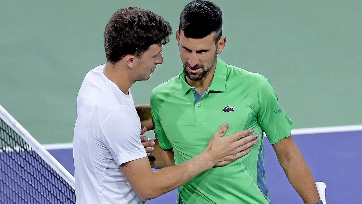 Trost vom Sieger: Nardi und Djokovic sind vom Ausgang gleichermaßen überrascht.