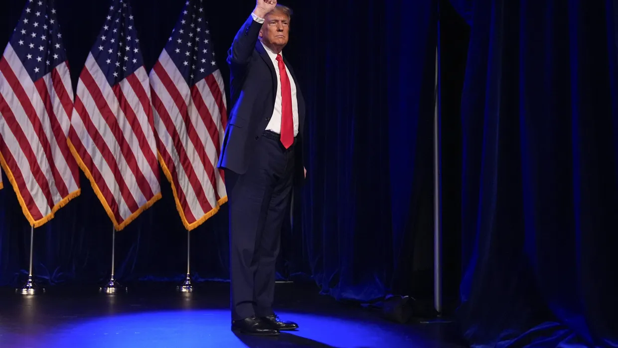 Nach dem Sieg bei der Vorwahl in Nevada leiß sich Donald Trump vor Anhängern in Las Vegas feiern.