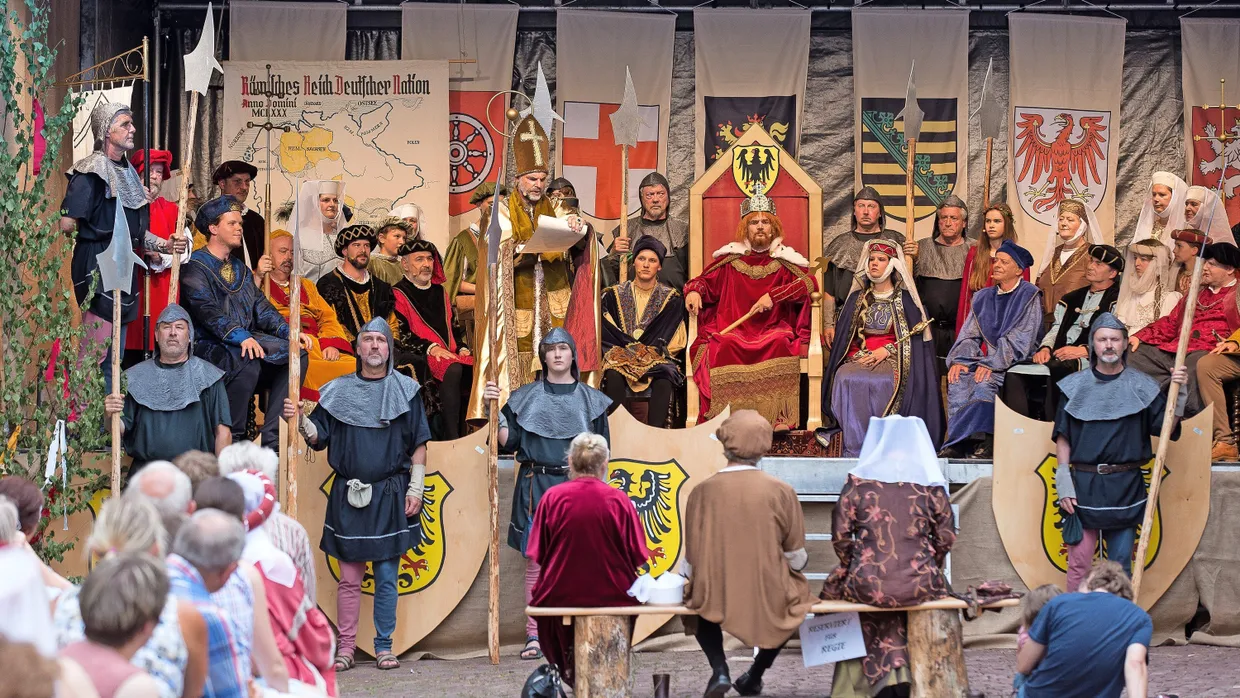 Gelebte Geschichte: Mit einer Reichstags-Nachstellung erinnerte Gelnhausen schon 2015 an alte Zeiten.