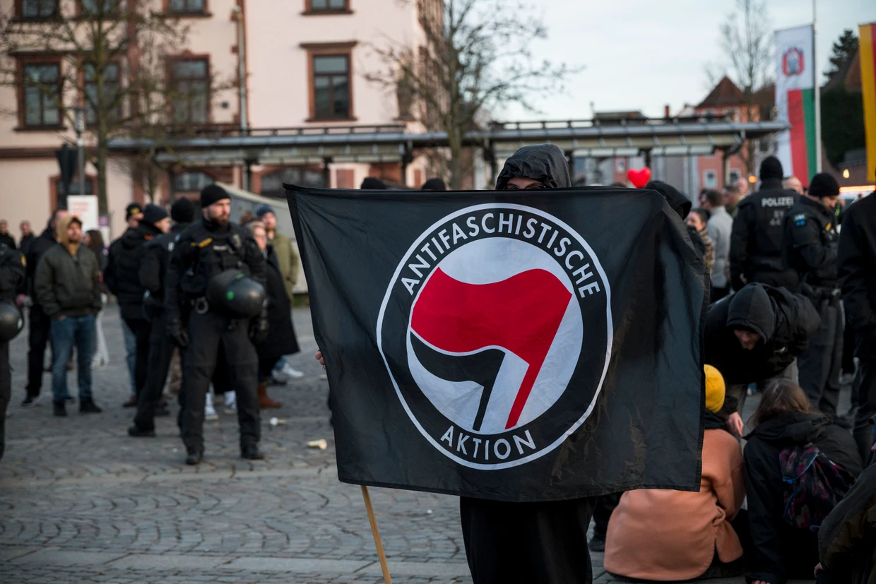 Antifa-Demonstration vor einem Jahr in Aschaffenburg: Wenige Tage vorher waren ein Kind und ein Mann getötet worden.