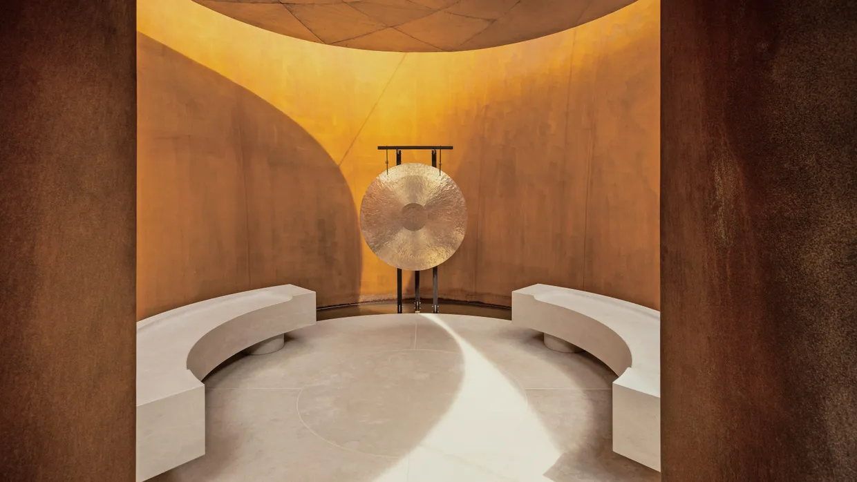Am Ende des Tunnels: Die Gongkammer des Doshi Retreats.