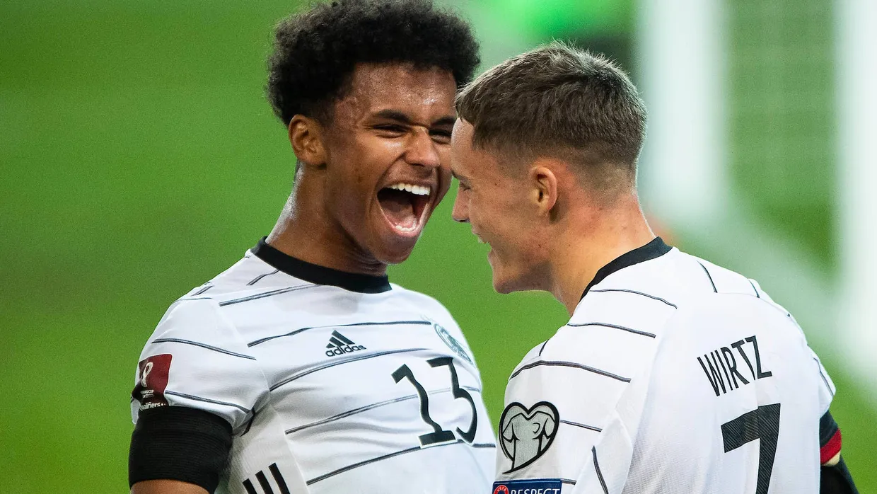 Da geht was: Karim Adeyemi (links) und Florian Wirtz jubeln gegen Armenien.