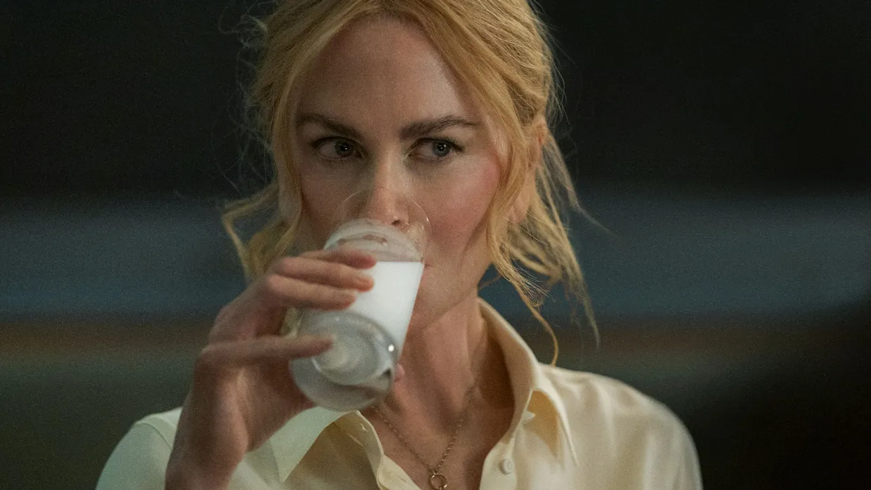 Braves Mädchen: Nicole Kidman als Romy Mathis trinkt die Milch, die Samuel ihr geordert hat.