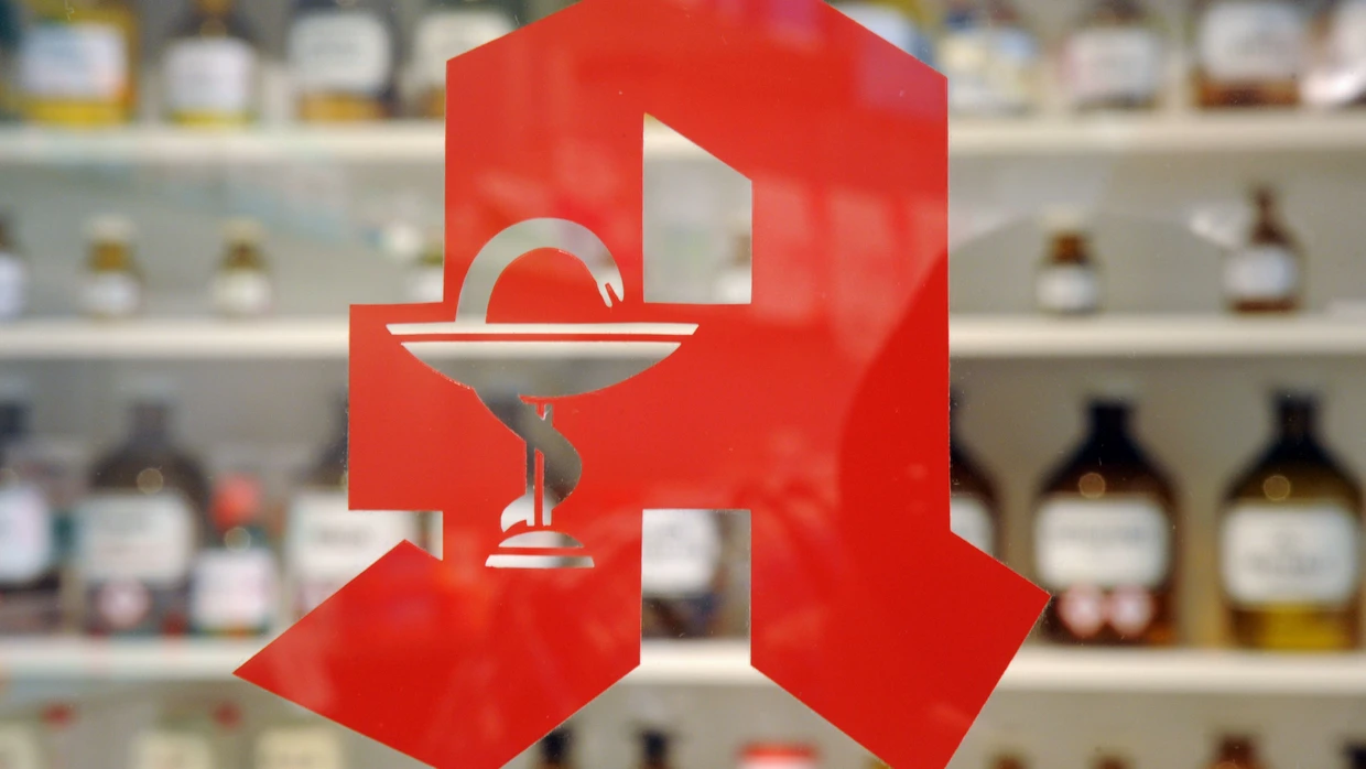 Jahrelang gab ein Apotheker verschreibungspflichtige Medikamente ohne Rezept aus. Eine Kundin wurde abhängig und klagte.