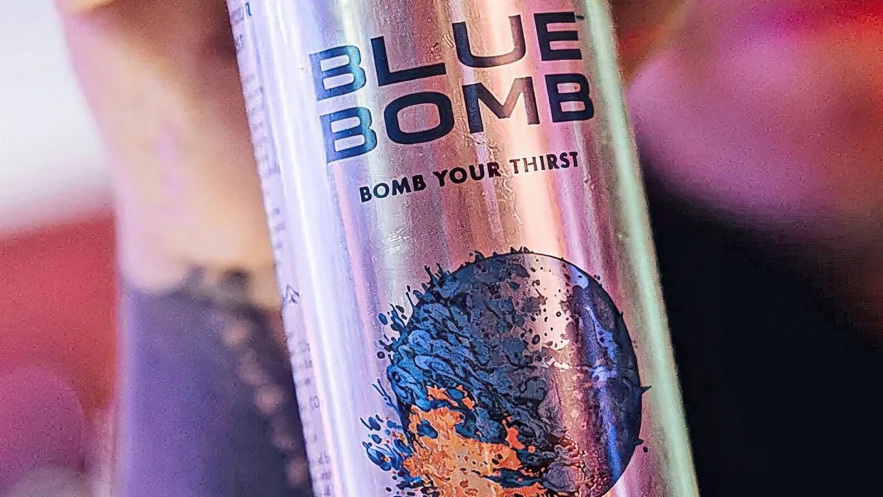 Martialischer Name: Eine Dose Blue Bomb