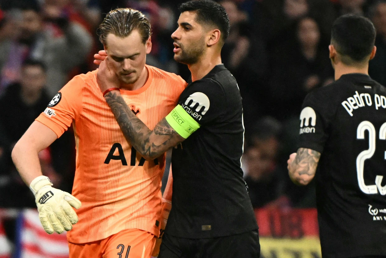 Nach zwei Gegentoren in 17 Minuten ausgewechselt: Tottenhams Torhüter Antonin Kinsky (links) im Champions-League-Match bei Atlético Madrid.