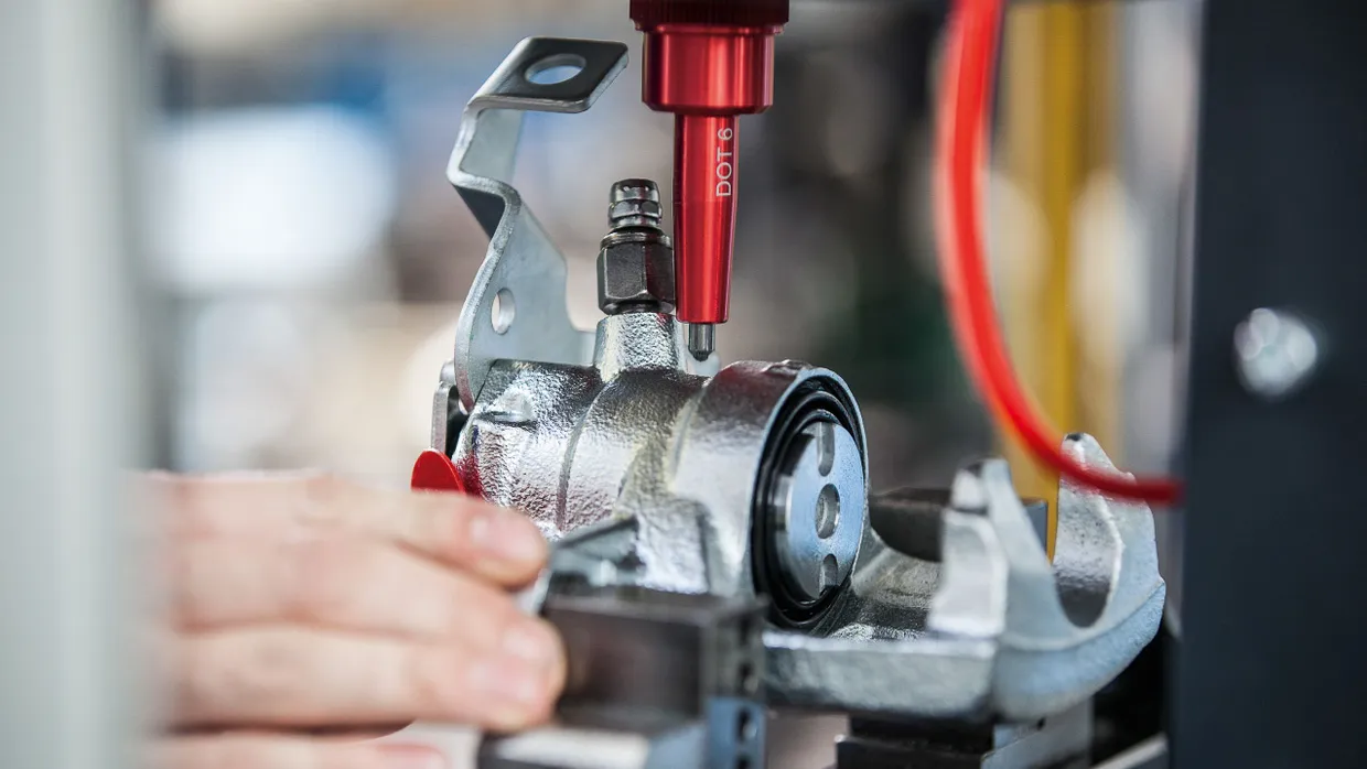 Produktion des Autozulieferers ZF: Das Unternehmen wird weiter eigene Elektromotoren herstellen.