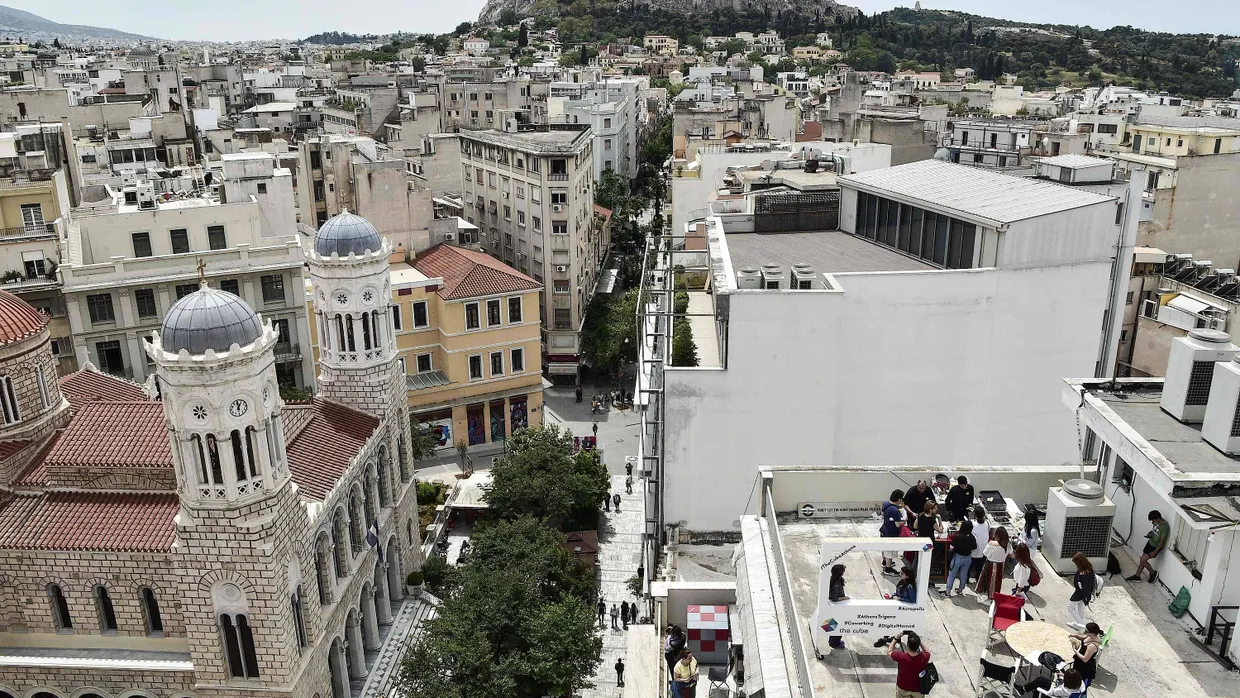 Schön ist immerhin die Aussicht: Mühsam arbeitet sich Griechenland aus der Krise - in Athen mit Investitionen in den Tourismus.