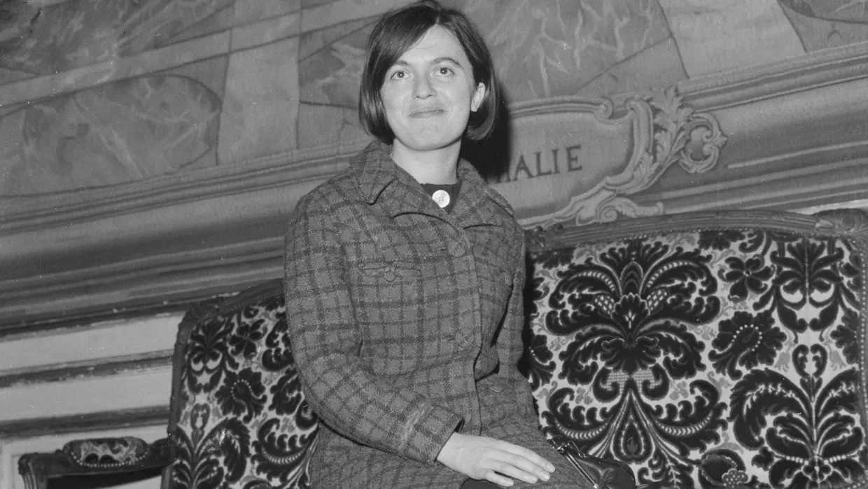 Die Schriftstellerin Monique Wittig, hier im Jahr 1964, hat als eine der ersten Transidentität theoretisiert.In Frankreich wird sie gerade wiederentdeckt.