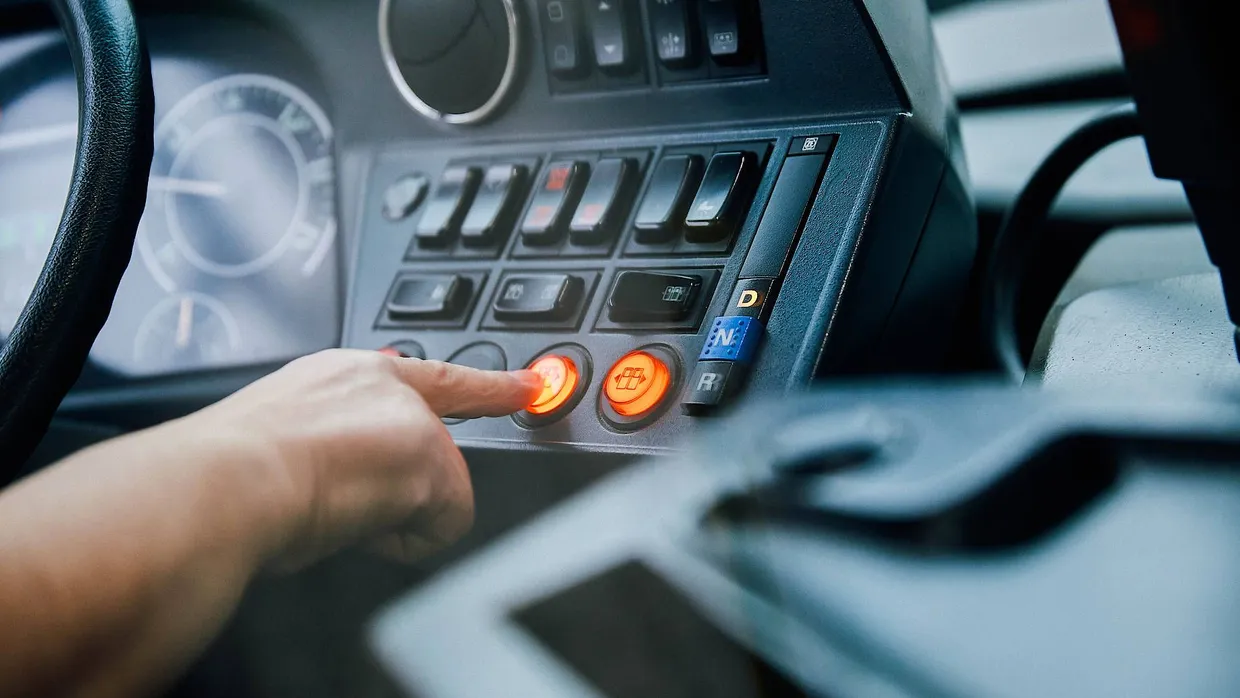 Abfahrt per Knopfdruck: Das Dieselfahrverbot bedroht den Frankfurter Busverkehr. (Symbolbild)