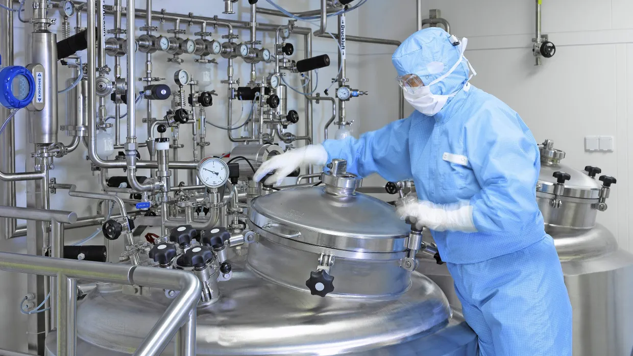 Steril im Stahlkessel: Dermapharm-Produktion in Brehna, Sachsen-Anhalt