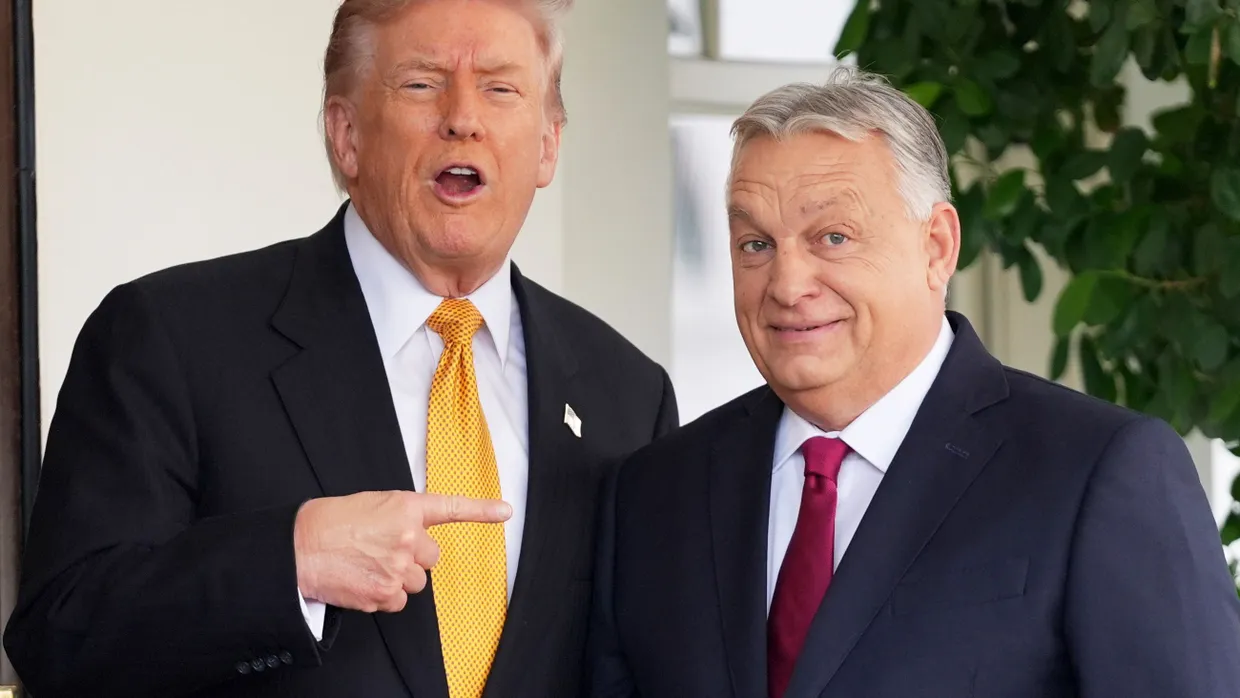 „Wählt Orbán“: Trotz Trumps Unterstützung (hier bei einem Besuch in Washington 2025) verlor Orbán die Parlamentswahl in Ungarn.