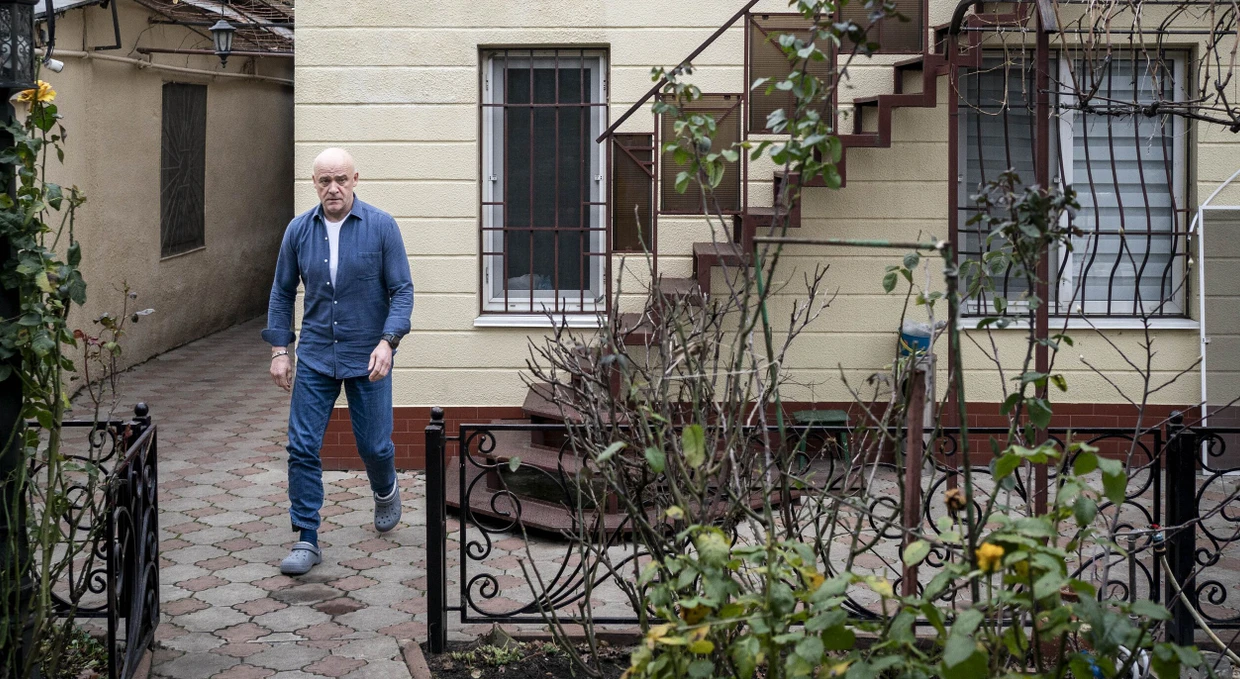 Kurze Wege: Der Anbau mit Billardzimmer liegt hinter dem Haus.