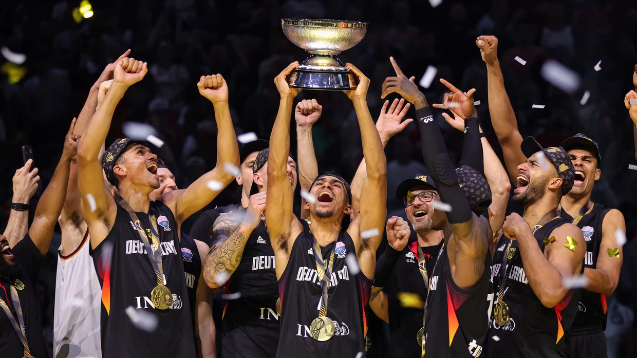 Der Lohn der Mühe: Deutschland bejubelt den Titelgewinn bei der Basketball-EM im September.