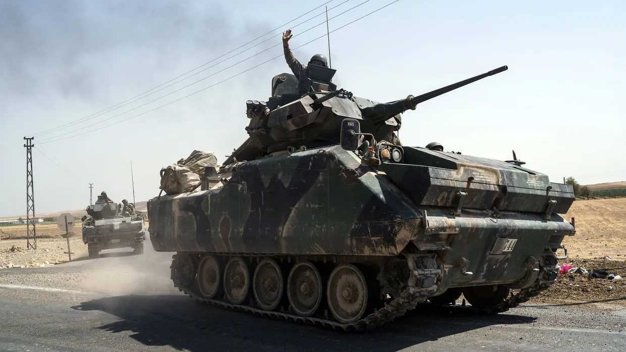 Offensive gegen Kurden und IS: Türkische Panzer überqueren die syrische Grenze