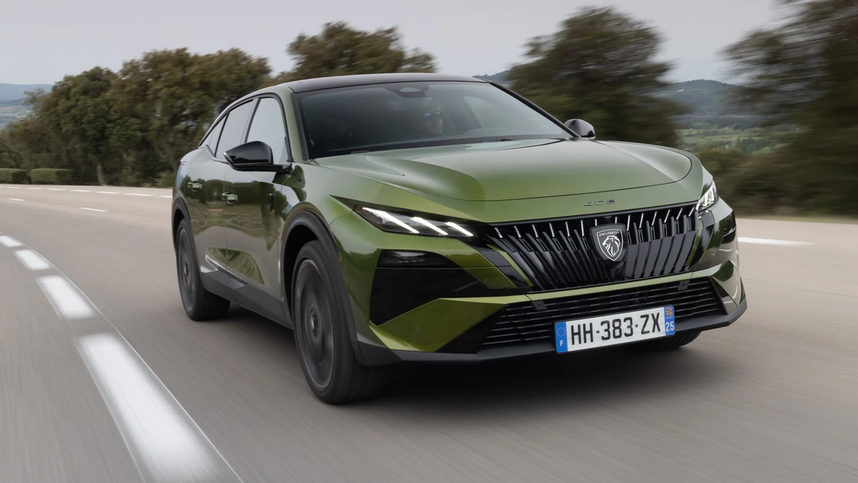Die drei Musketiere: Den 408 Fastback gibt es als Mild- und Plug-in-Hybrid, außerdem als reinen Elektriker.