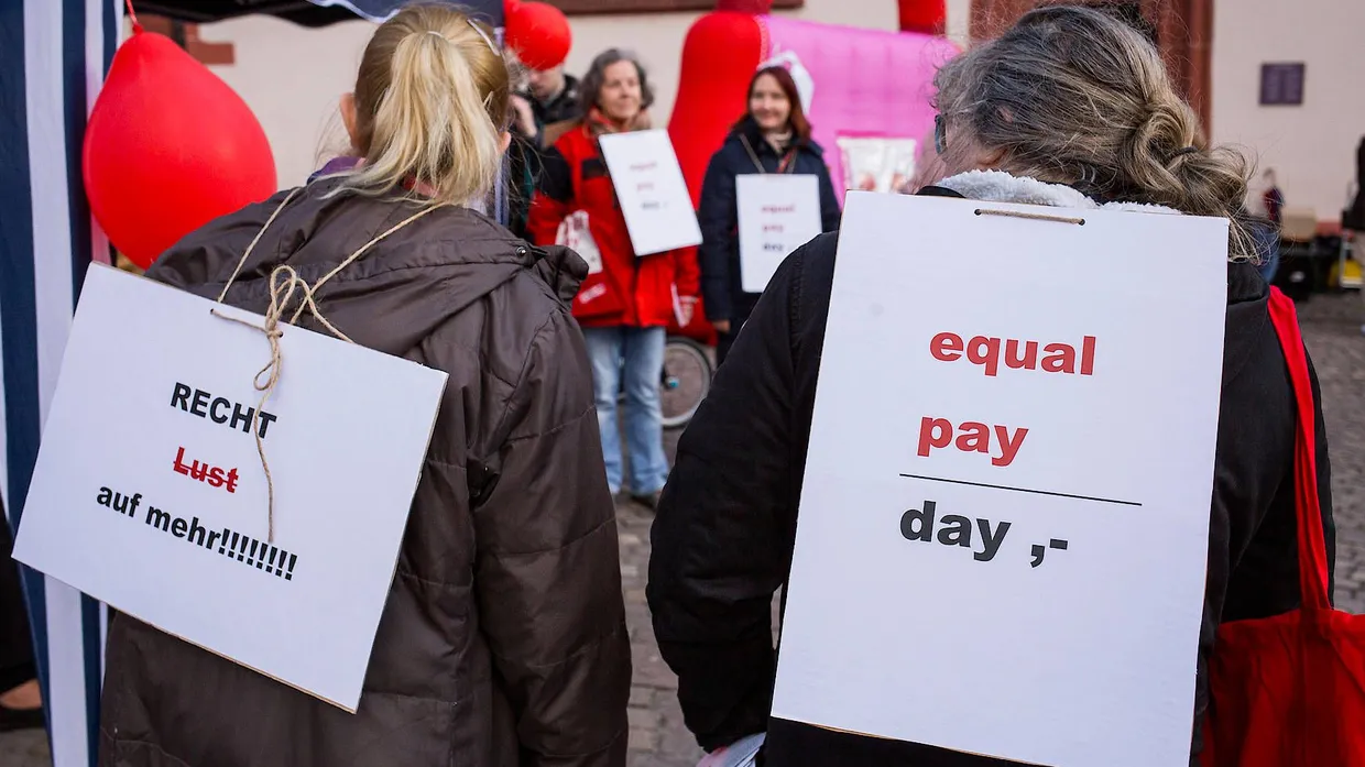 Demonstration zum „Equal Pay Day“ am Frankfurter Römerberg im März 2019
