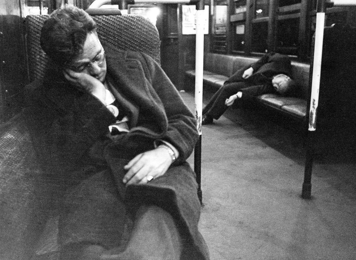 Szene aus der New Yorker U-Bahn 1945.